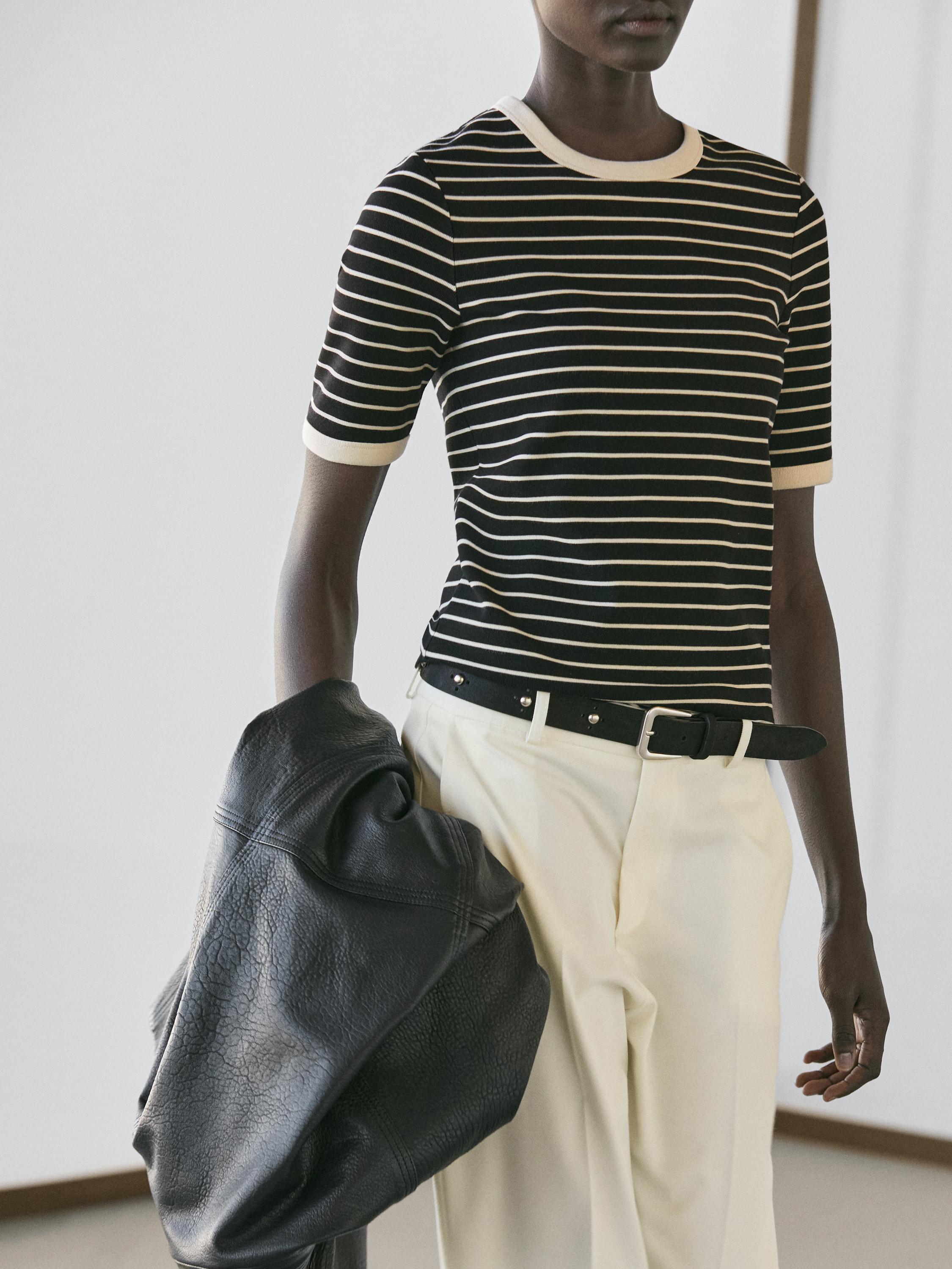 Short sleeve T-shirt with contrast stripes